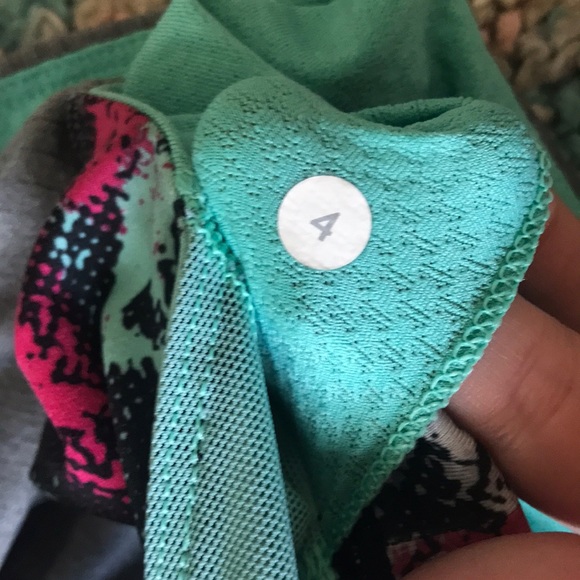 Lululemon tank top/sports bra - Picture 4 of 4